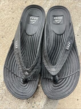 Reef Black Textured Cushion Flip-Flops